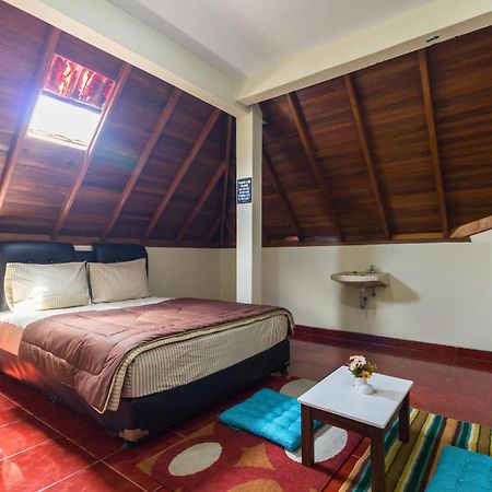 Pele Guesthouse Bandung Exterior foto