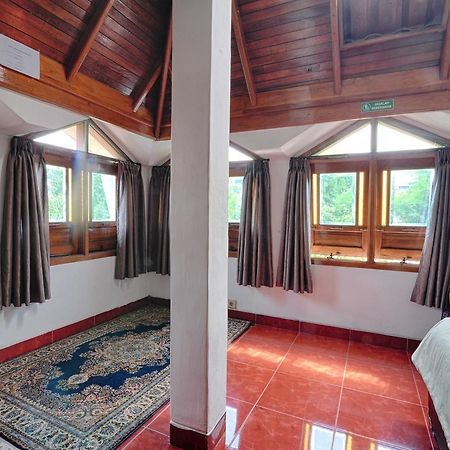 Pele Guesthouse Bandung Exterior foto