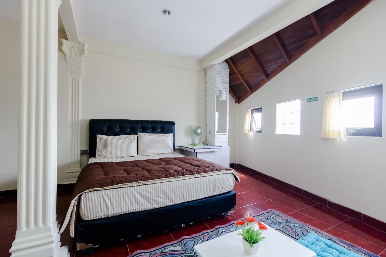 Pele Guesthouse Bandung Exterior foto