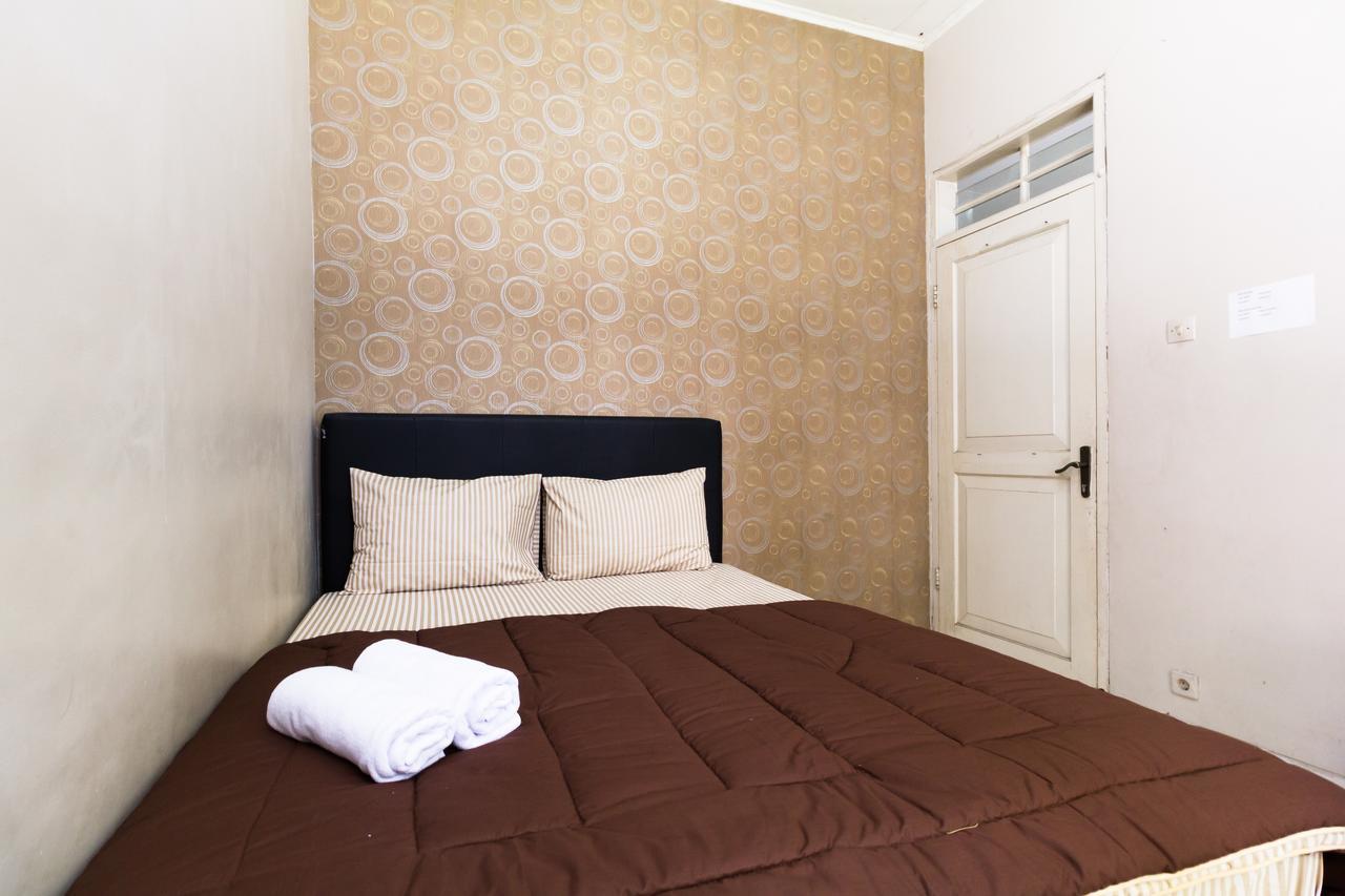 Pele Guesthouse Bandung Exterior foto